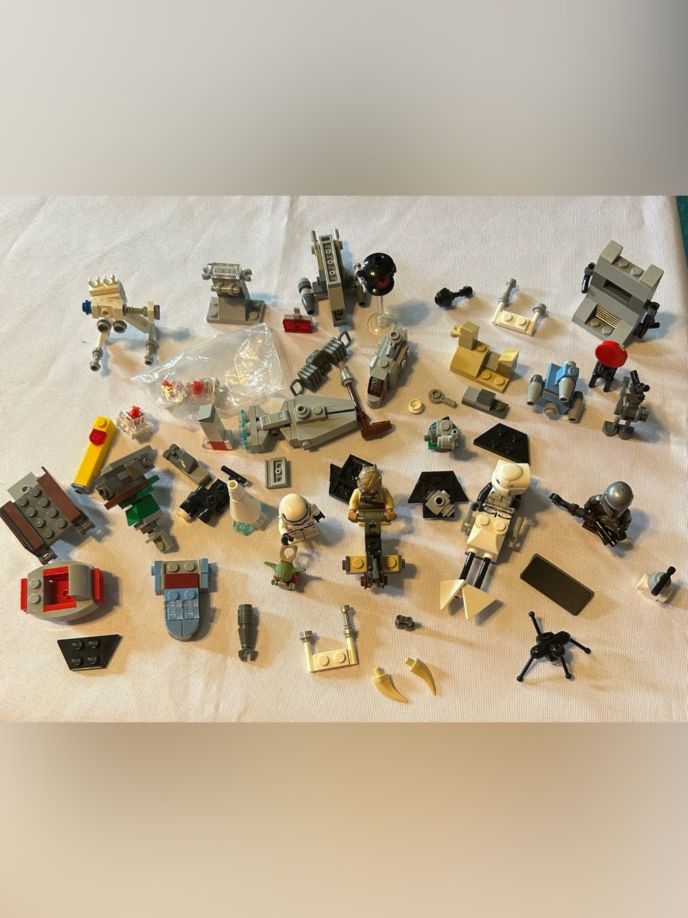 Lego Star Wars set. Includes minifigures & Small Vehicles - Picture 3 of 3